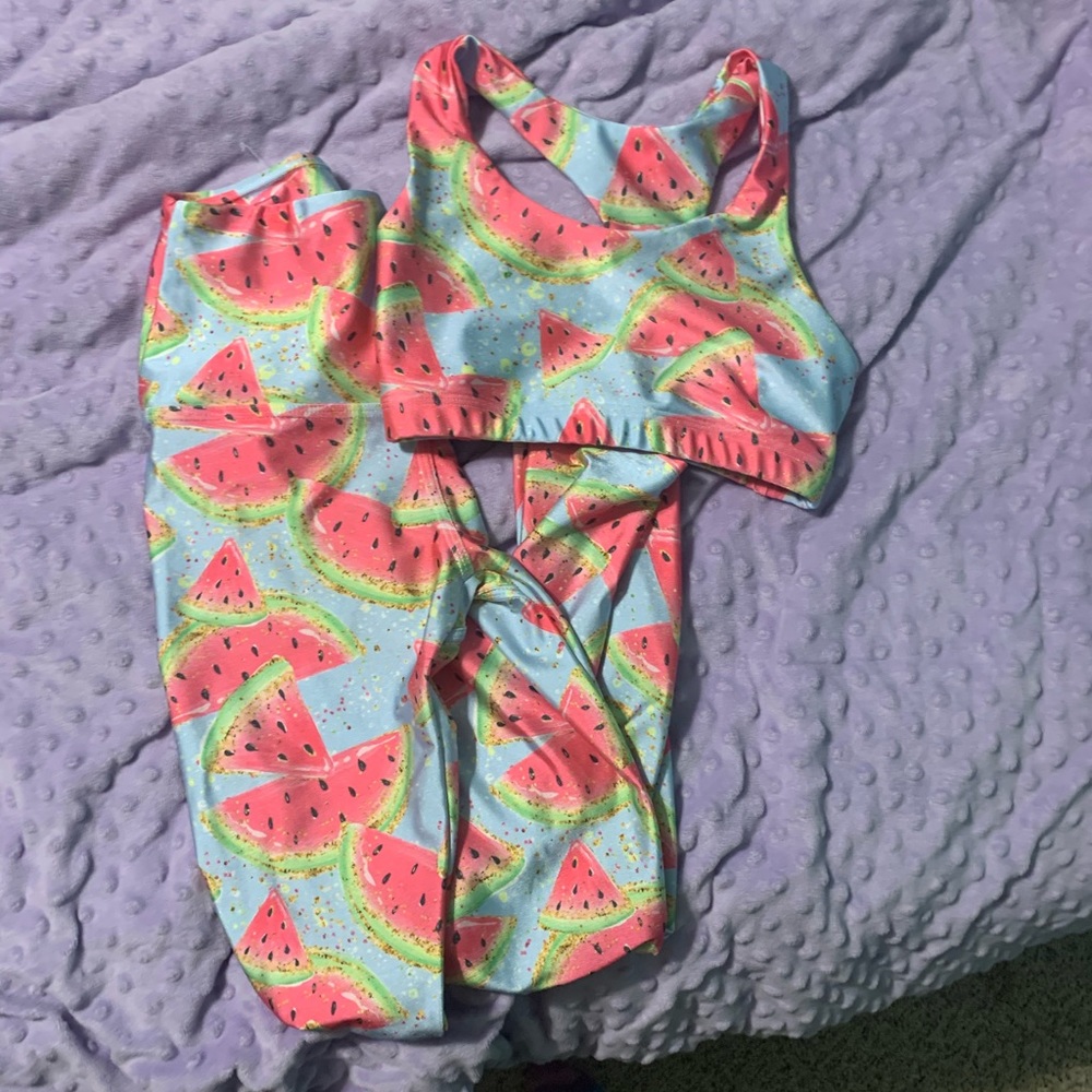 Pineapple yoga matching sport’s bra and leggings🍉Recycled material